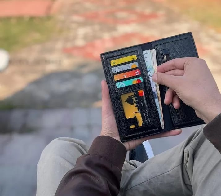 Premium Leather Wallet for Men – Stylish Croc Texture